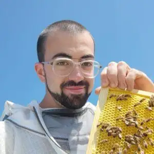 aiuta le api di Riccardo Lanni